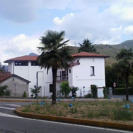 Апартаменти La Casa Bianca Roe Екстер'єр фото